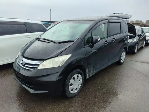 Продам б/у Honda Freed 2012 года - Сельхозтехника в Владивосток