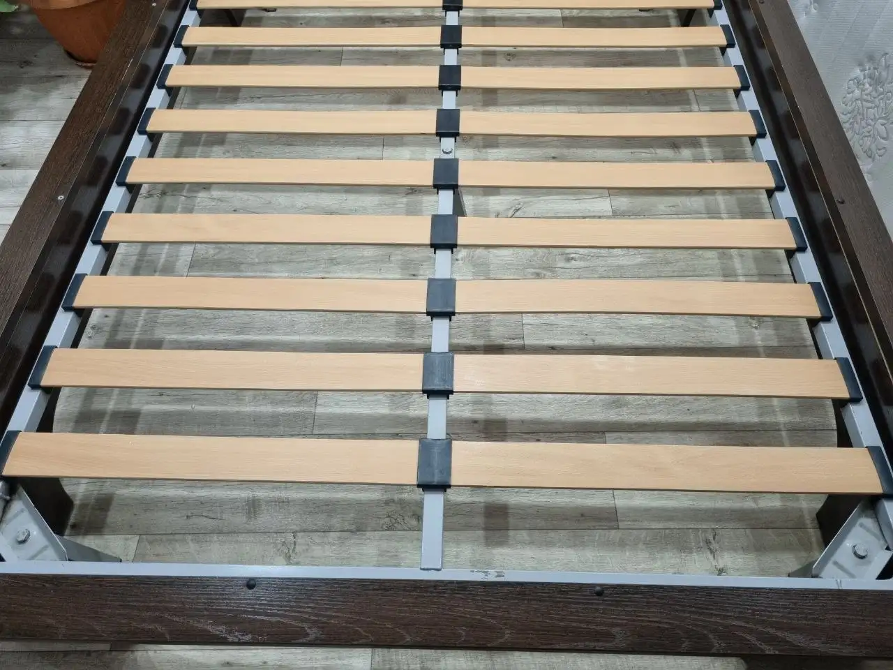 Кровать с матрасом - Барахолка в Владивосток