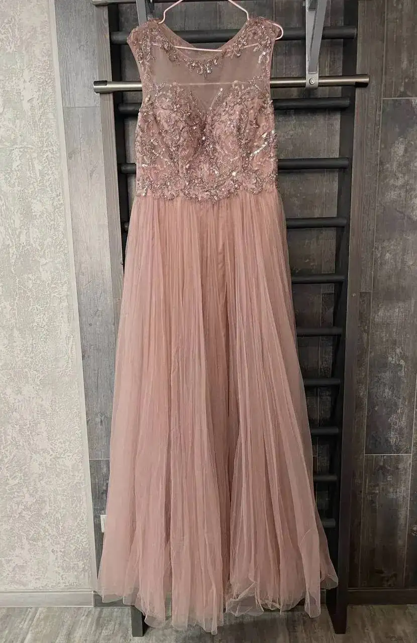 Элегантное платье в пол с вышивкой - Платья (Одежда) в Владивосток