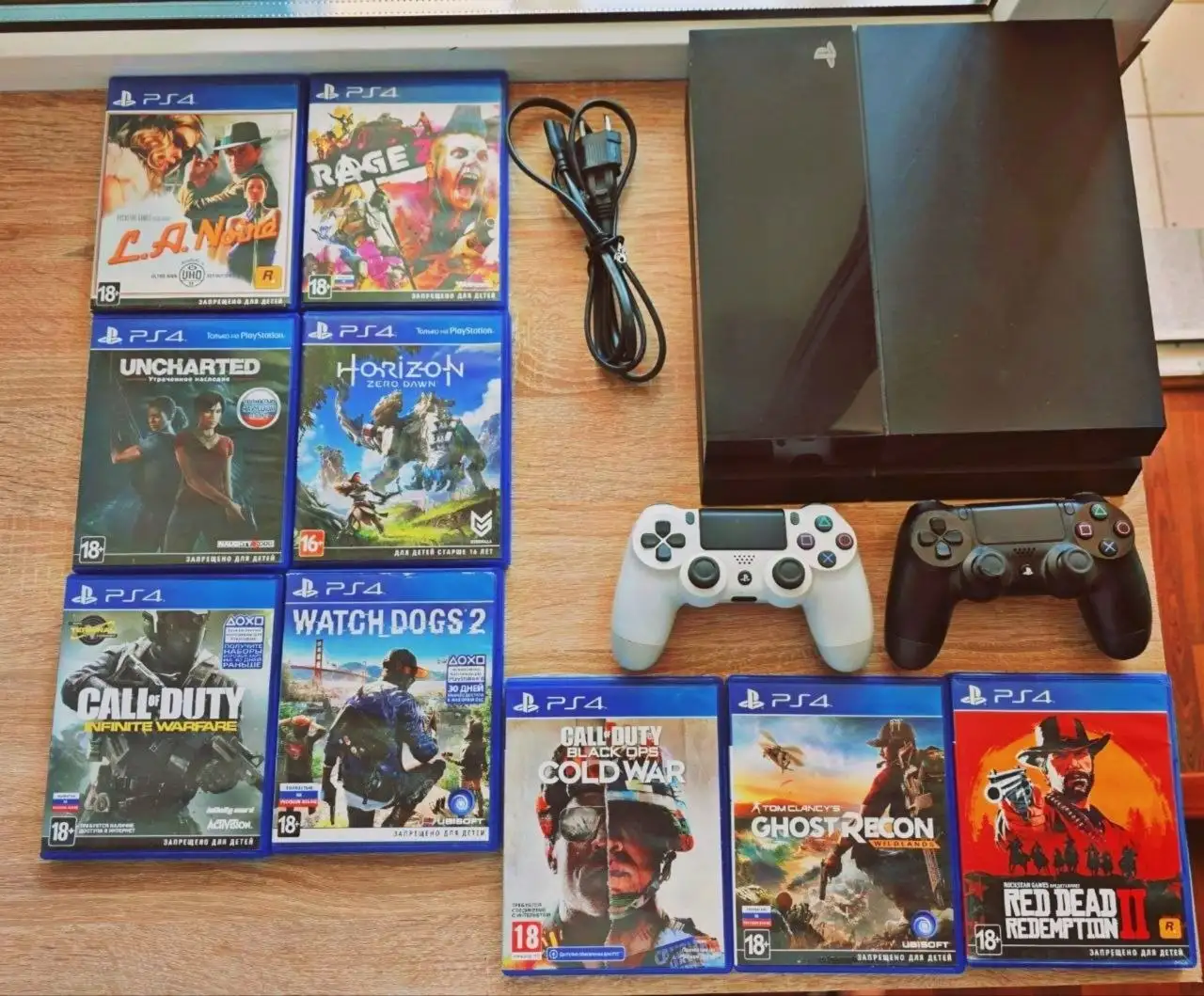 Продам Playstation 4 FAT 500 Гб с 2 контроллерами и дисками - Игровые консоли (Электроника) в Владивосток