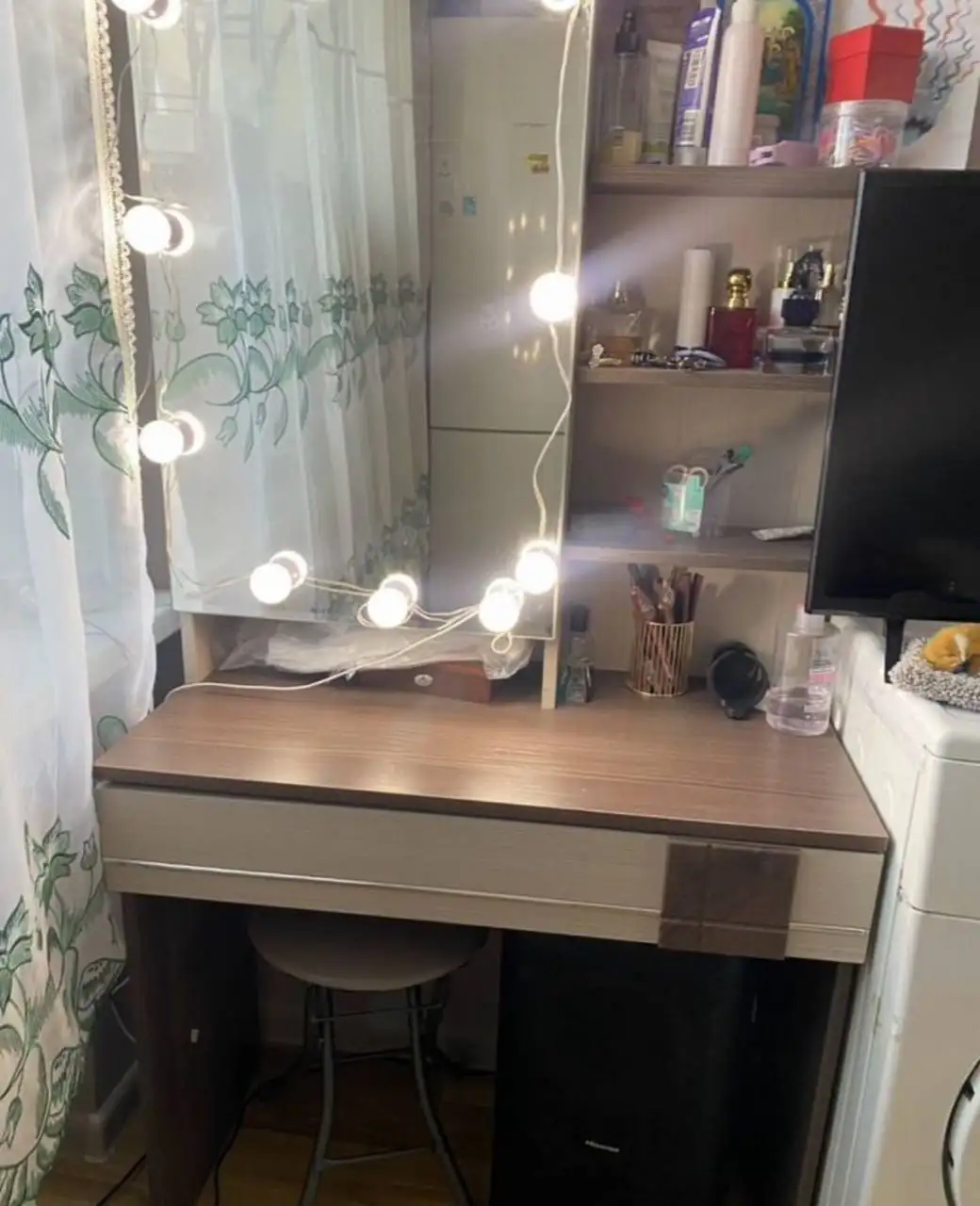 Продажа туалетного столика с зеркалом и подсветкой - Для дома и дачи в Владивосток