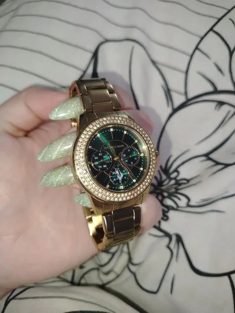 Женские наручные часы с царапинами - Барахолка в Владивосток