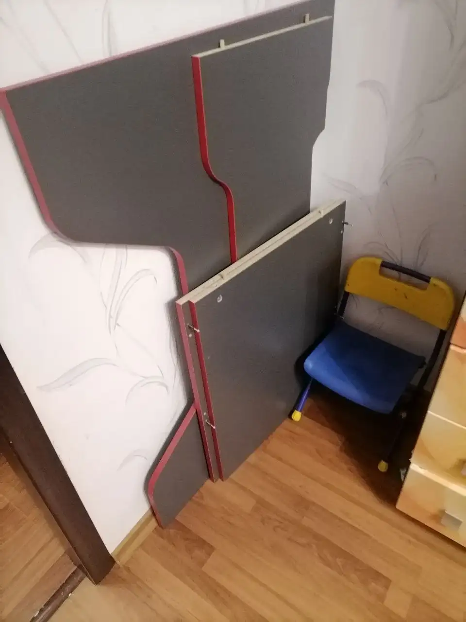 Продам механическую клавиатуру Ardor Gaming и игровой стол - Компьютерные аксессуары (Электроника) в Владивосток