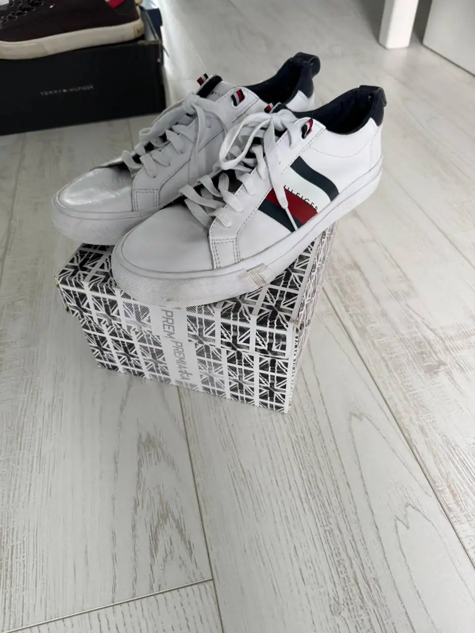 Продажа обуви Trusardi Jeans, Tommy Hilfiger, Nike, борцовок - Обувь (Одежда) в Владивосток