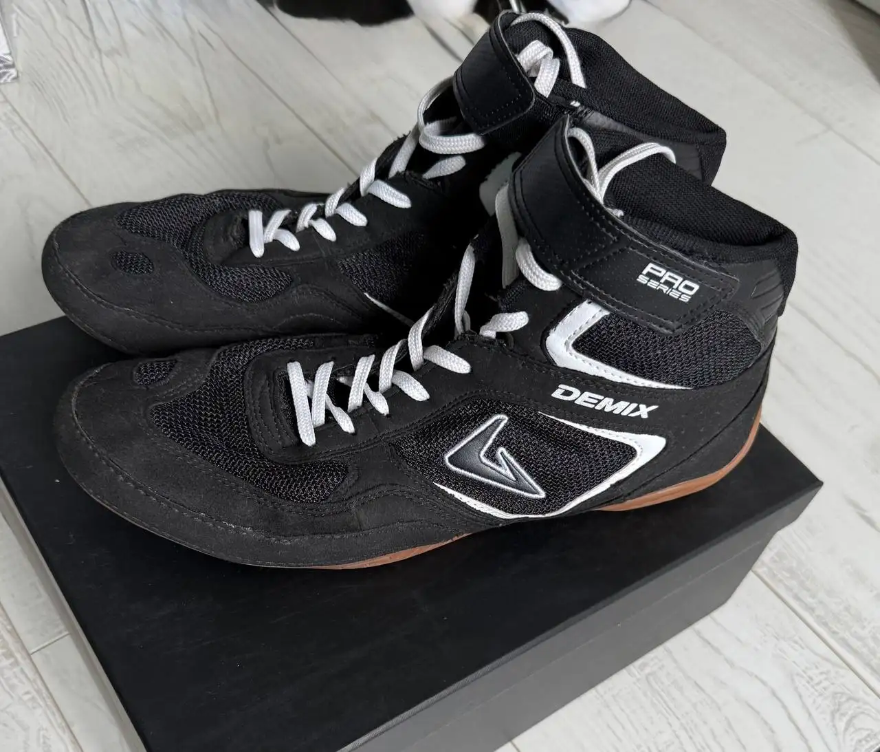 Продажа обуви Trusardi Jeans, Tommy Hilfiger, Nike, борцовок - Обувь (Одежда) в Владивосток