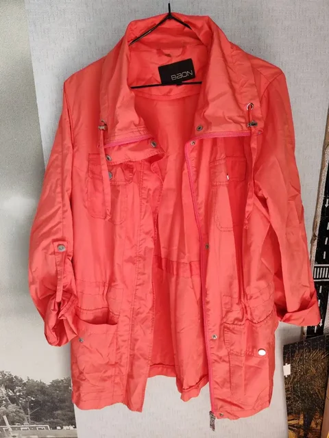 Парка лёгкая яркая на лето размер 46 - Спортивная одежда в Владивосток