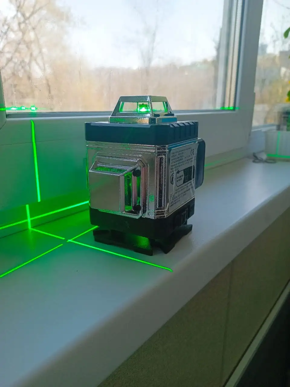 Продам новый лазерный уровень (нивелир) 16 линий - Инструменты (Барахолка) в Владивосток