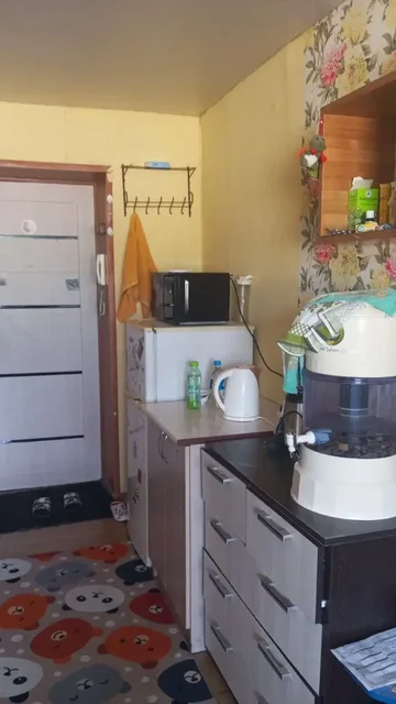 Продажа комнаты в коммунальной квартире с балконом - Комнаты в Владивосток