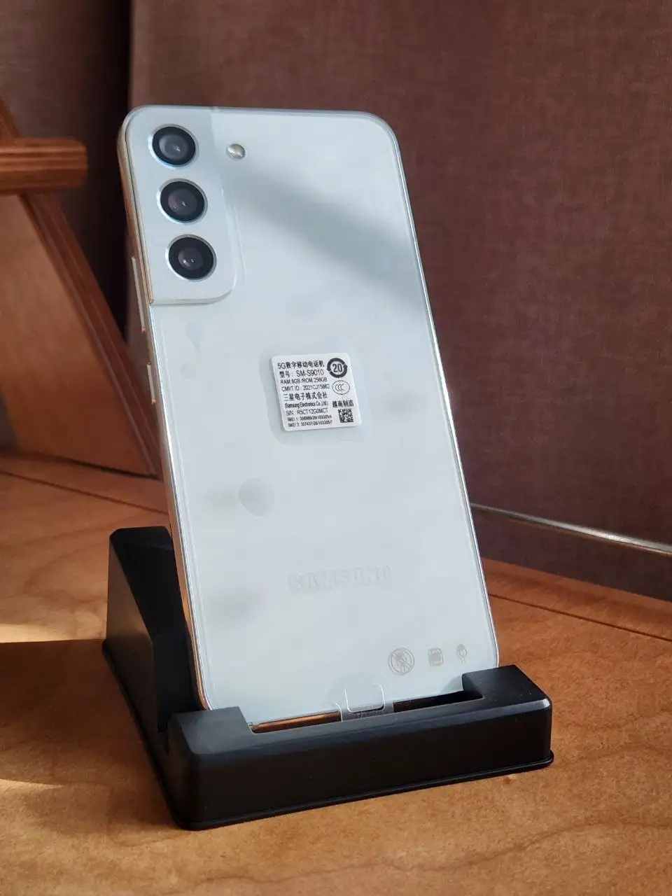 Продам Samsung Galaxy S22 256гб с аксессуарами - Смартфоны и телефоны (Электроника) в Владивосток