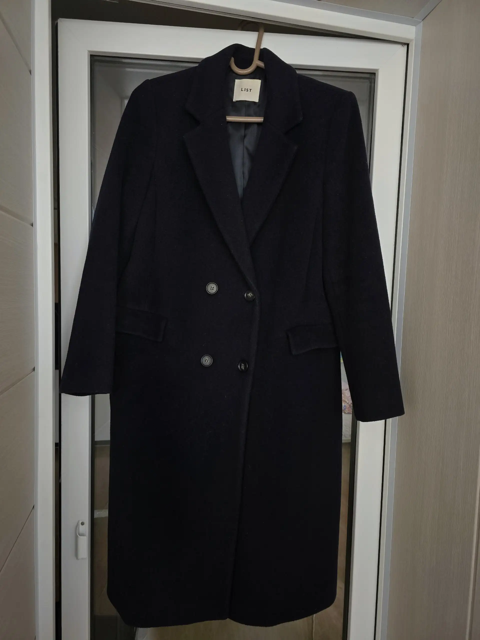 Продам пальто и конверсы Converse - Одежда в Владивосток