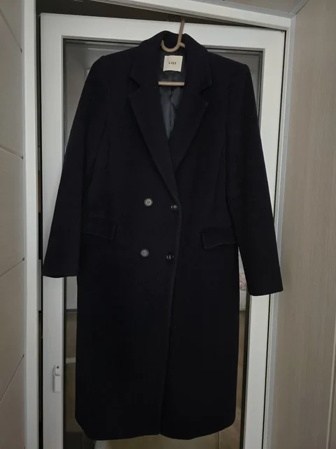 Продам пальто и конверсы Converse - Специальная одежда в Владивосток