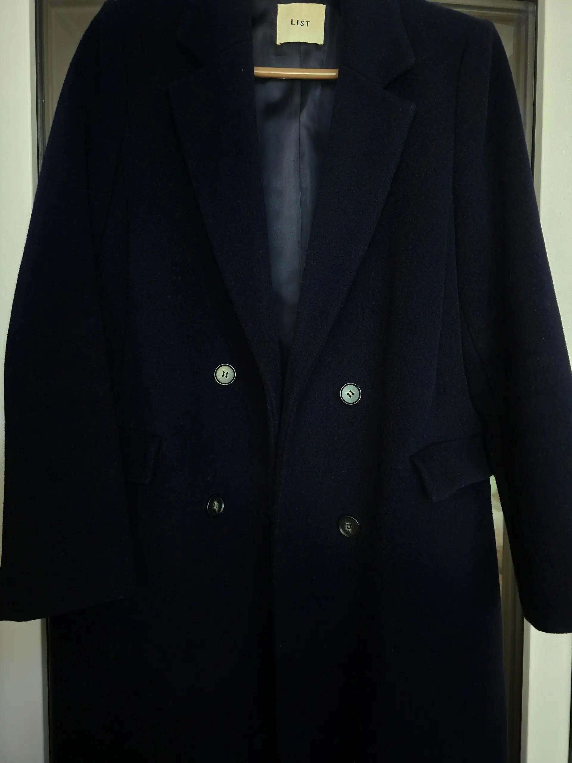 Продам пальто и конверсы Converse - Одежда в Владивосток