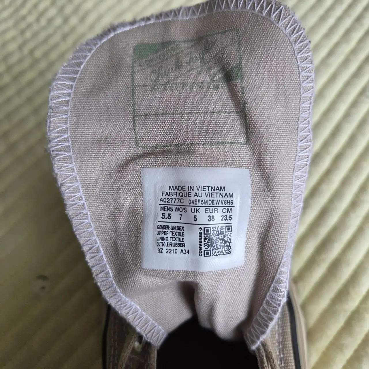 Продам пальто и конверсы Converse - Одежда в Владивосток