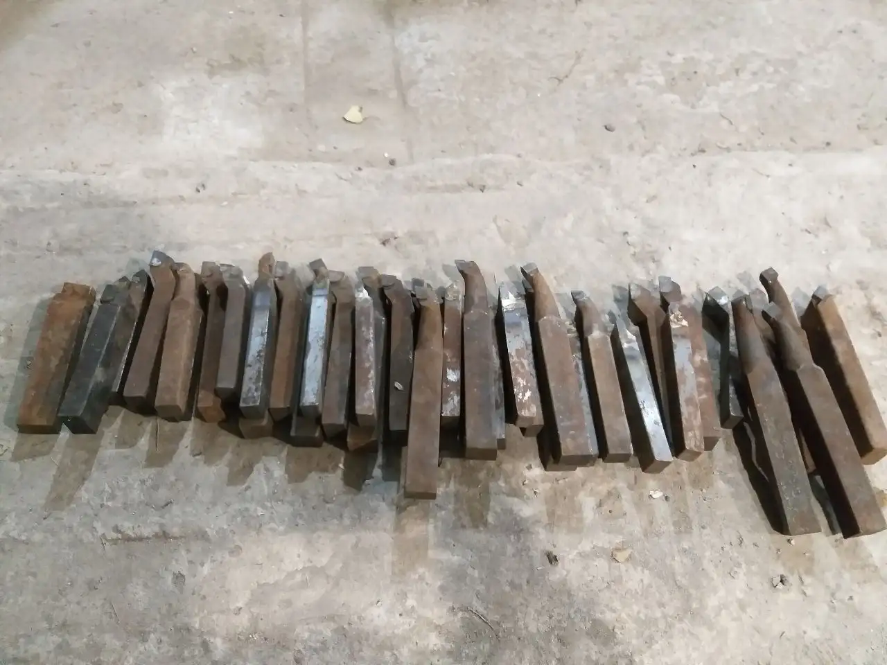 Продам резцы токарные - Металлорежущий инструмент (Запчасти) в Владивосток