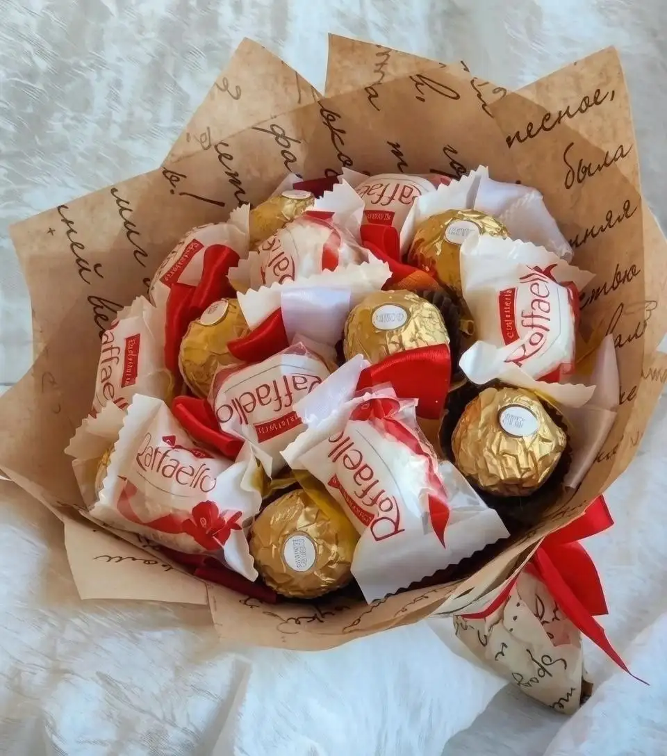 Букет из конфет Ferrero Rocher и Raffaello - Подарки (Хобби и отдых) в Владивосток