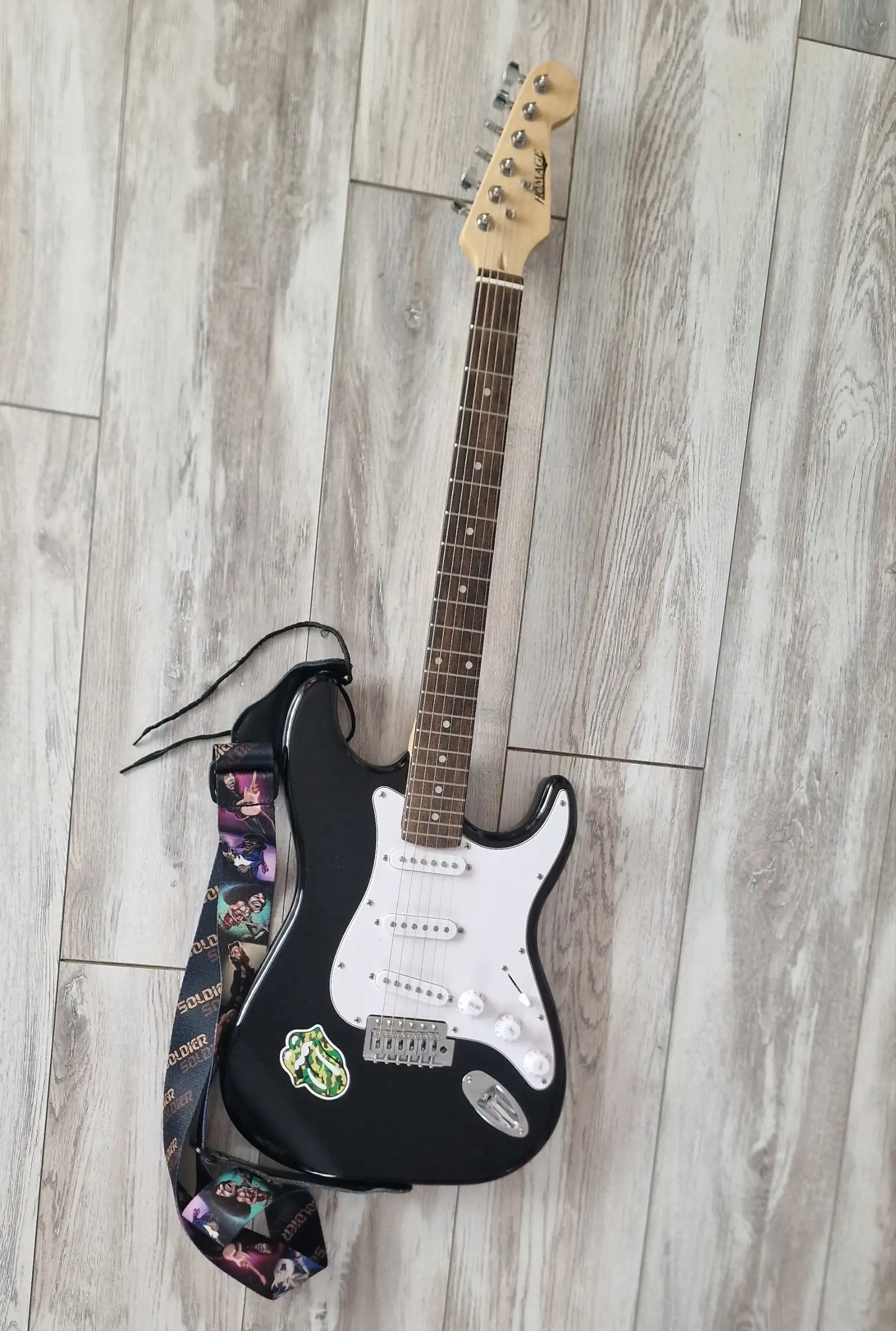 Продам гитару Homage в идеальном состоянии - Музыкальные инструменты (Хобби и отдых) в Владивосток