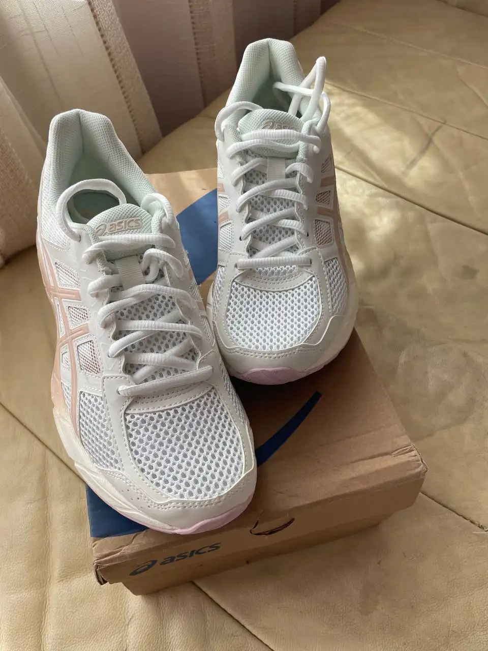 Кроссовки женские ASICS новые 38-39 - Обувь (Одежда) в Владивосток