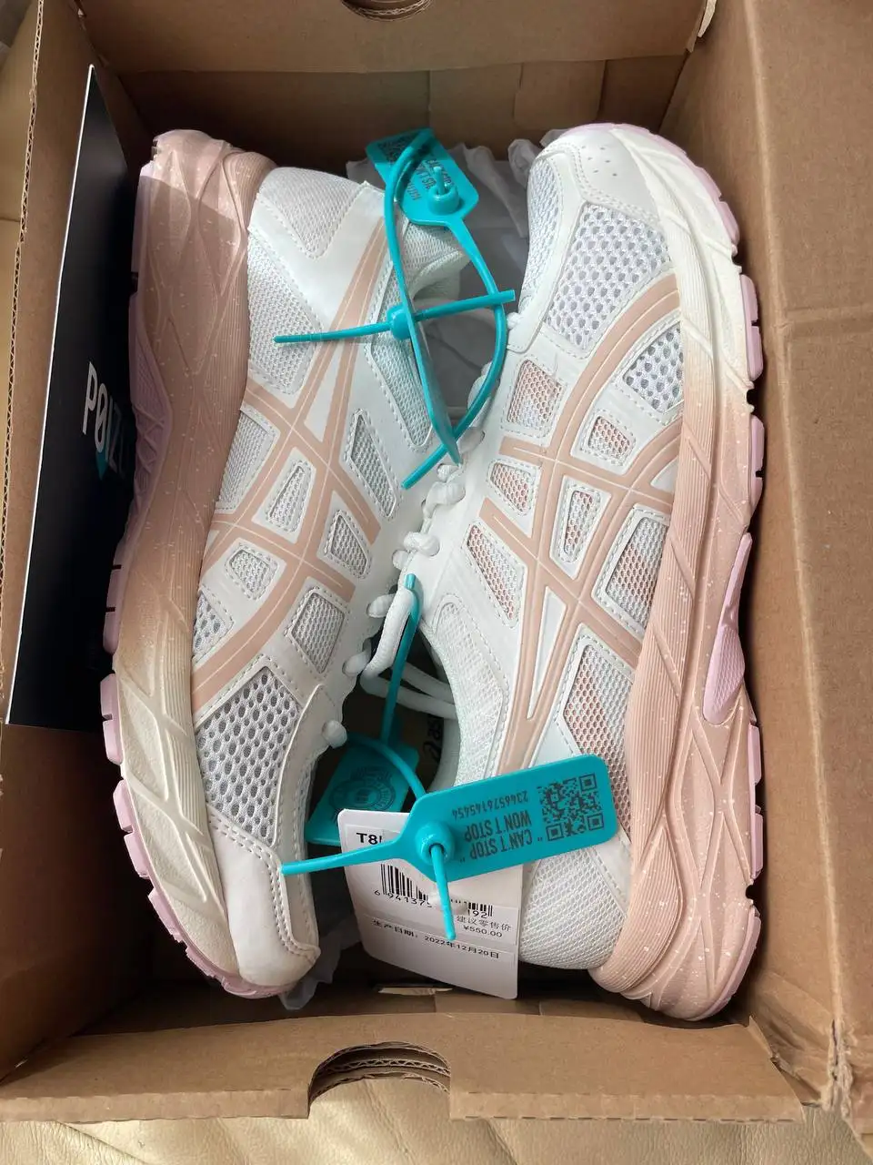 Кроссовки женские ASICS новые 38-39 - Обувь (Одежда) в Владивосток