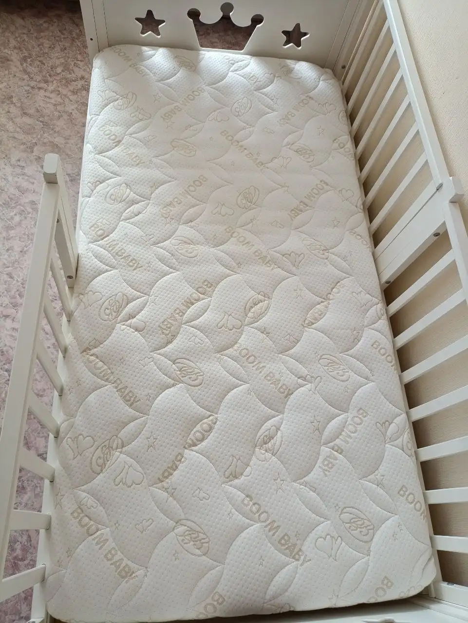 Продам кровать 160x80 в отличном состоянии с постельными принадлежностями - Кровати (Для дома и дачи) в Владивосток