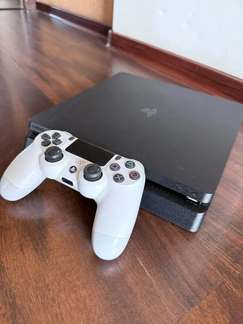 Sony PlayStation 4 Slim в отличном состоянии - Сим-карты в Владивосток