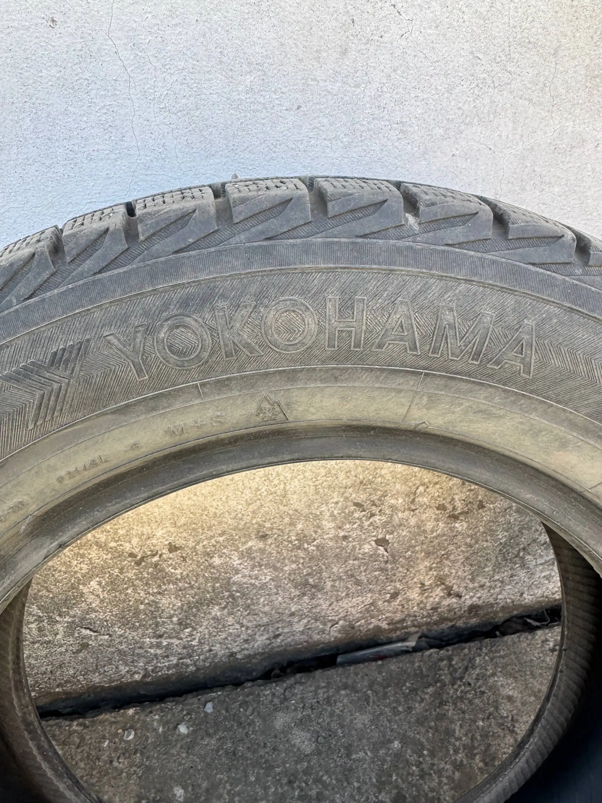 Продажа комплектов покрышек Yokohama и Scorpion - Шины и диски (Авто) в Владивосток