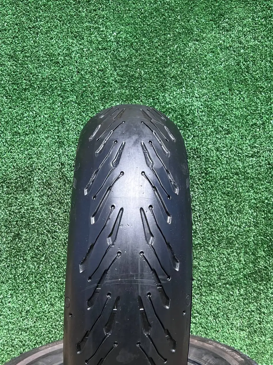 Мотошина Michelin ROAD 5 180/55 R17 - Шины (Авто) в Владивосток