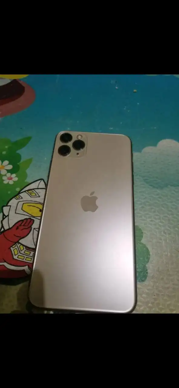 iPhone 11 Pro Max и Samsung S21 5G - Смартфоны и аксессуары (Электроника) в Владивосток