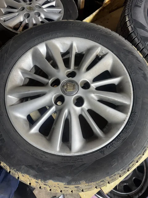 Продам японское литье 5х114.3 с зимней резиной Pirelli 215/60R16 - Электрооборудование в Владивосток