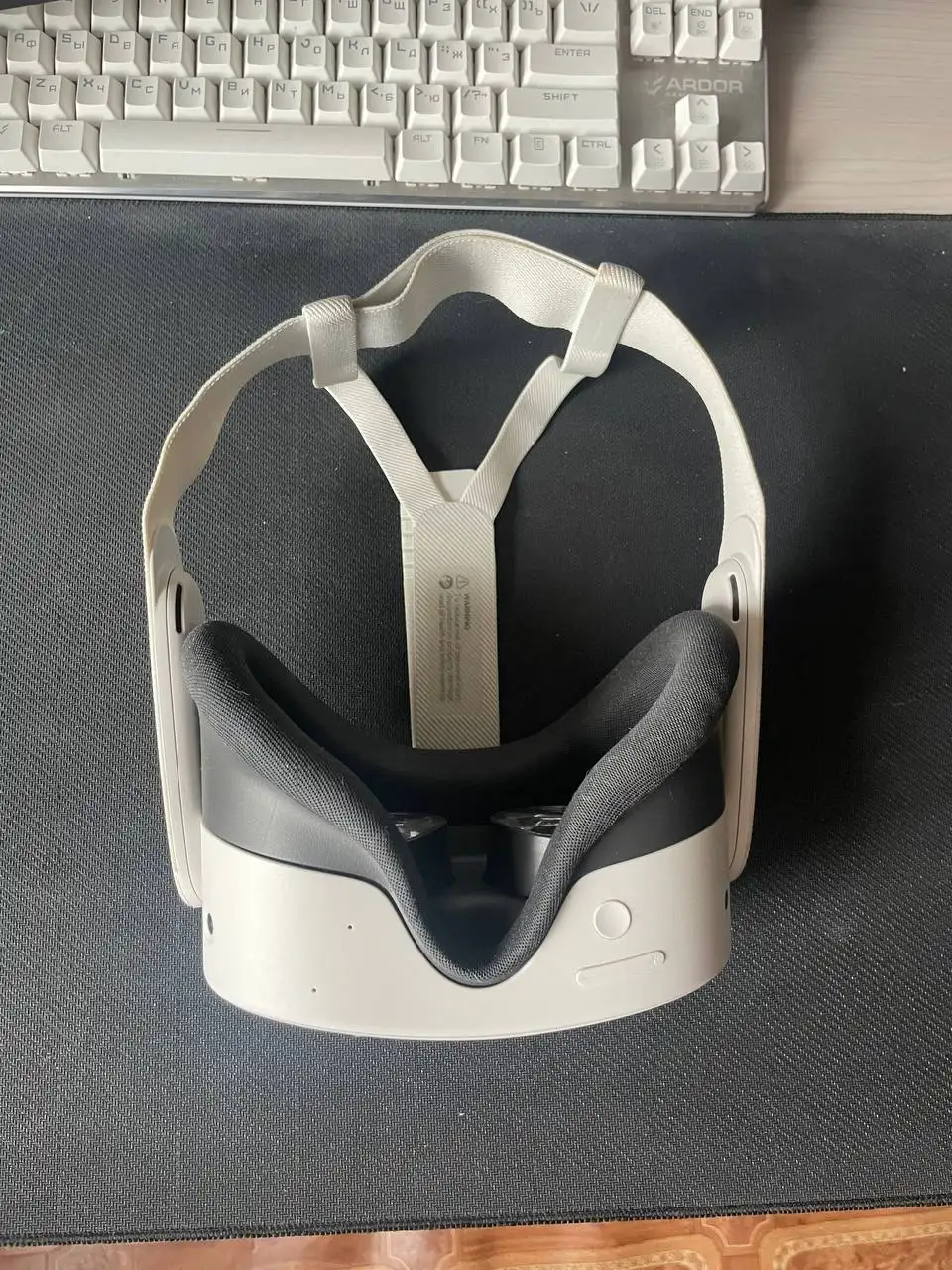 Meta Quest 3S 128 GB VR-шлем с расширенной комплектацией - VR и аксессуары (Электроника) в Владивосток