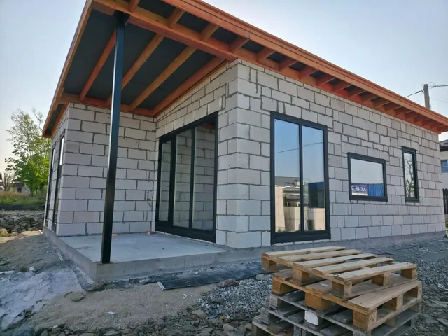 Продажа домов с.Прохладное - Гаражи и парковки в Владивосток