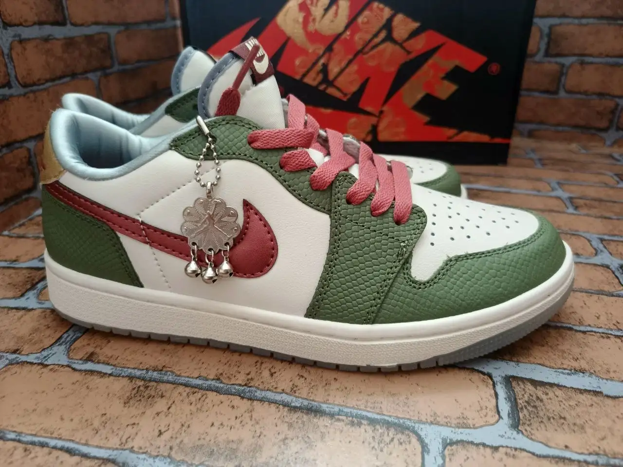 Новые кроссовки Nike Air Jordan Low - Обувь (Одежда) в Владивосток