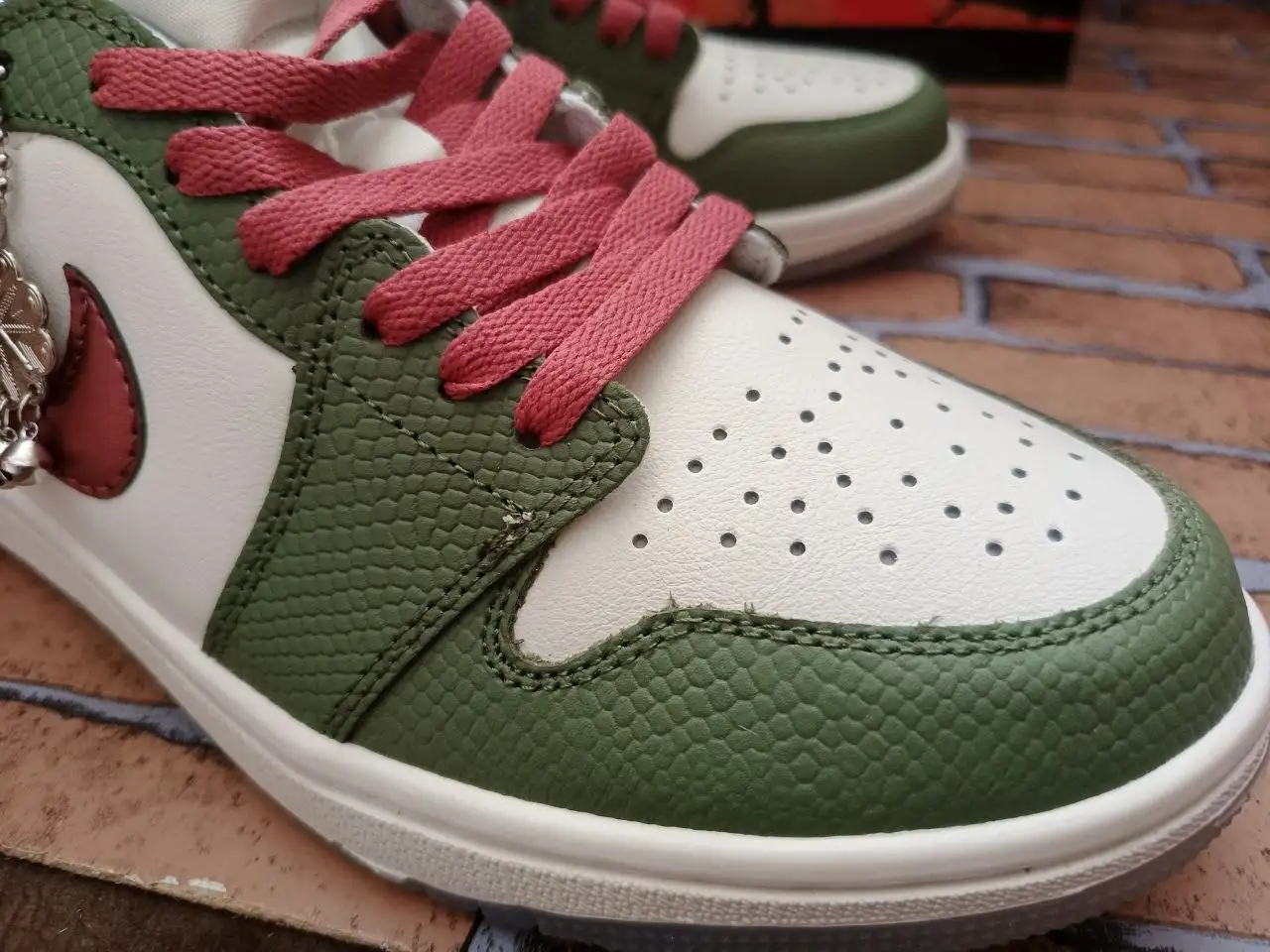 Новые кроссовки Nike Air Jordan Low - Обувь (Одежда) в Владивосток