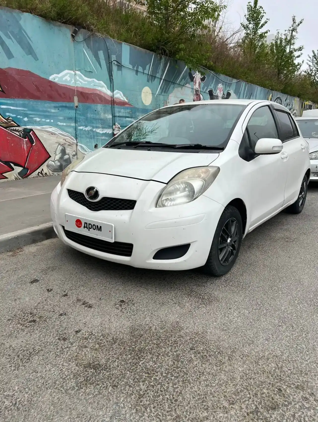 Toyota Vitz 2009 - Легковые автомобили (Авто) в Владивосток