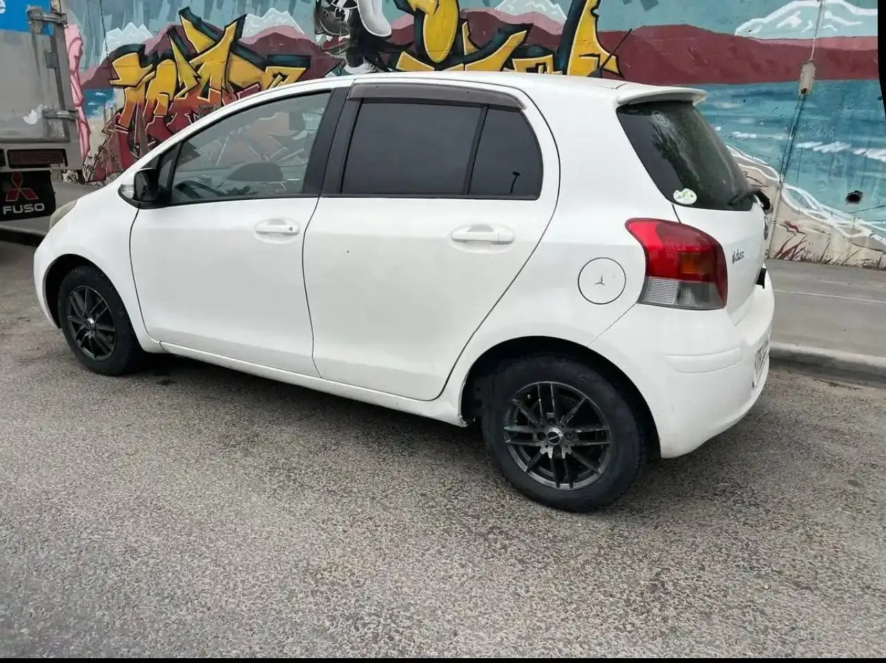 Toyota Vitz 2009 - Легковые автомобили (Авто) в Владивосток