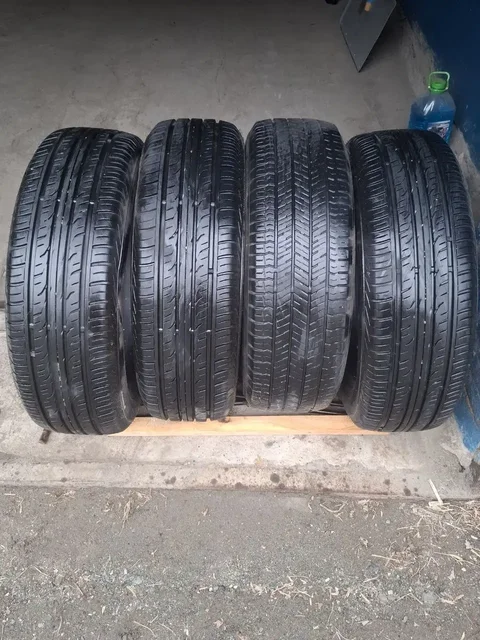 Продажа б/у зимних шин Dunlop 225/65R17 - Лампы в Владивосток