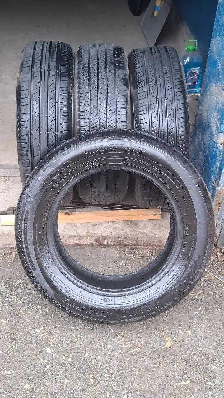 Продажа б/у зимних шин Dunlop 225/65R17 - Шины (Авто) в Владивосток