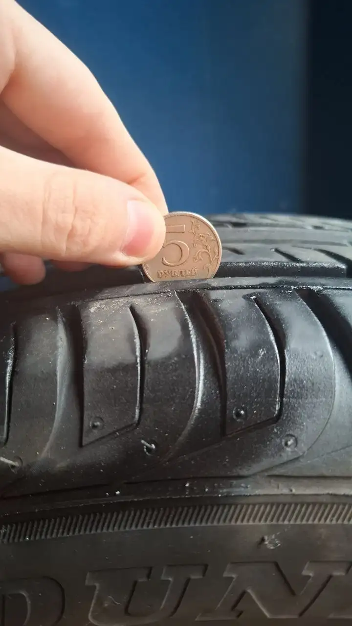 Продажа б/у зимних шин Dunlop 225/65R17 - Шины (Авто) в Владивосток