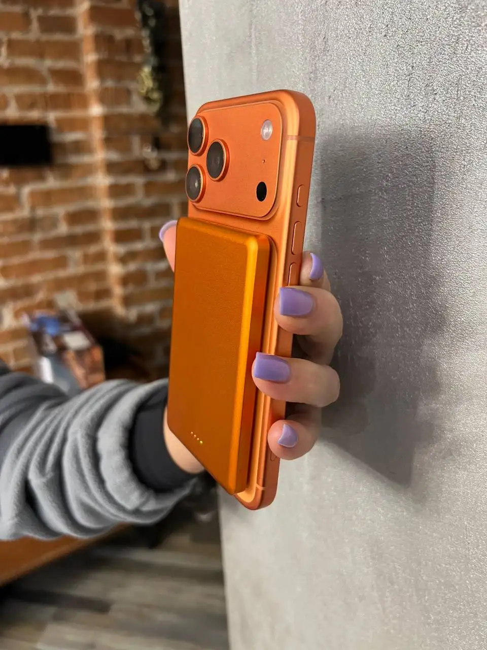 Магнитное зарядное устройство для телефона 5000 mAh - Электроника в Владивосток