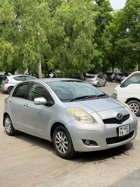 Toyota Vitz 2009 - Лампы в Владивосток