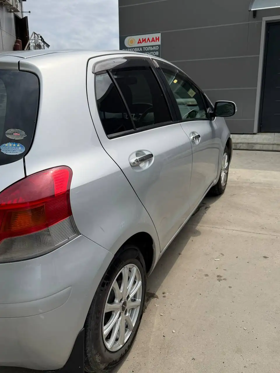 Toyota Vitz 2009 - Легковые автомобили (Авто) в Владивосток
