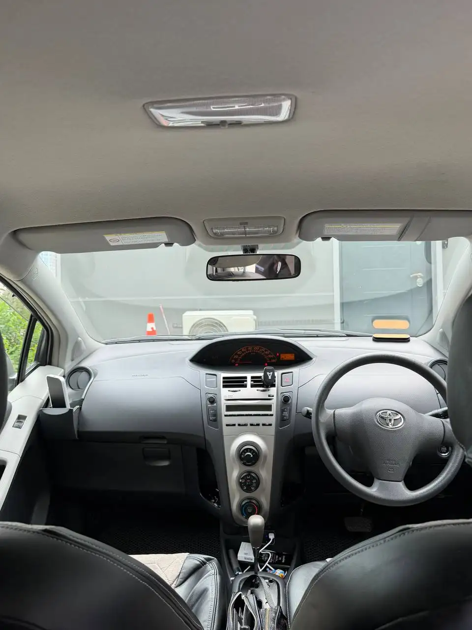 Toyota Vitz 2009 - Легковые автомобили (Авто) в Владивосток