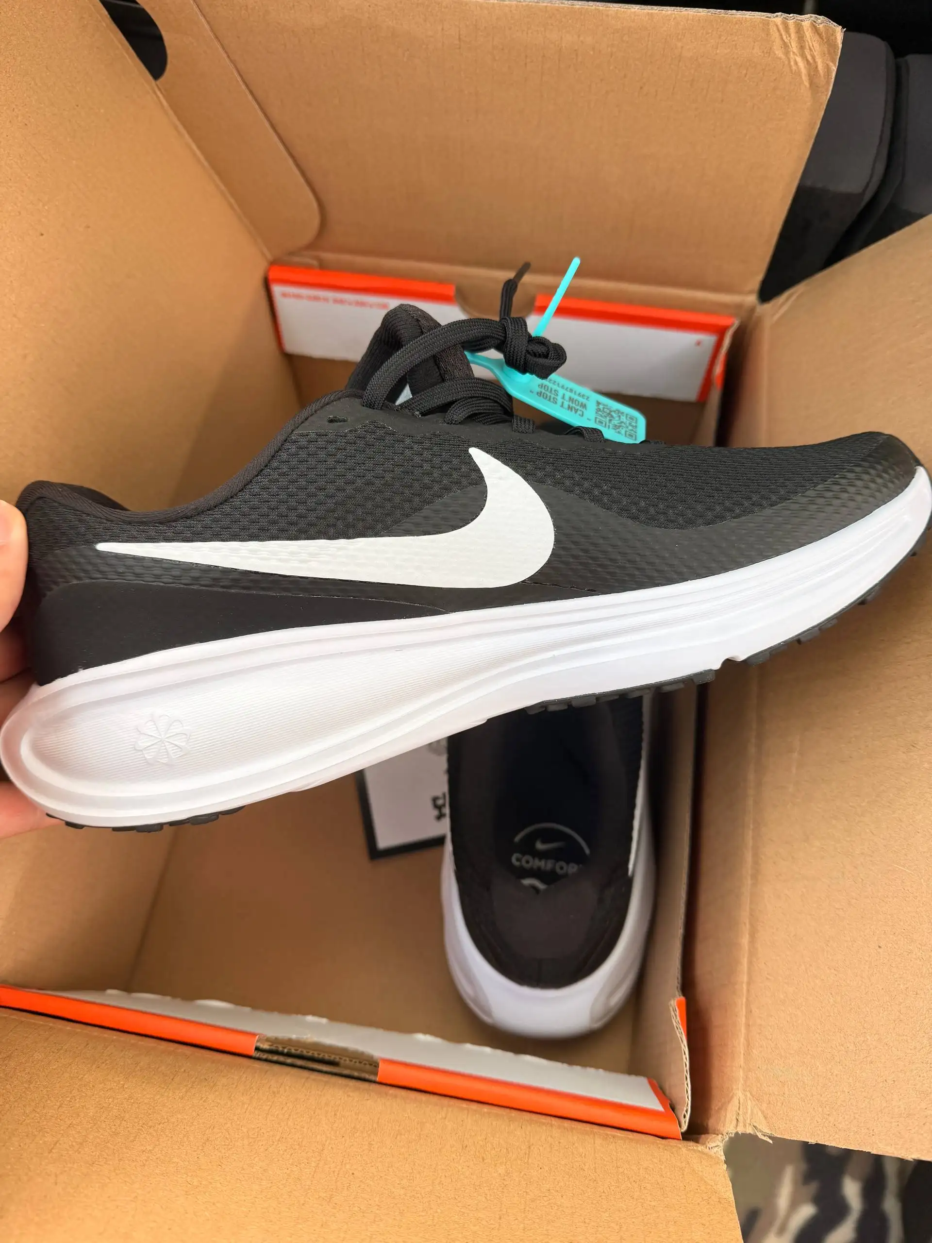 Продам кроссовки Nike Revolution 8 - Обувь (Одежда) в Владивосток