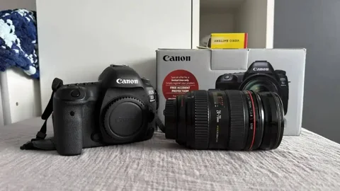 Canon EOS 5D Mark IV + Canon 24-70mm f/2.8L USM - Блоки питания в Владивосток