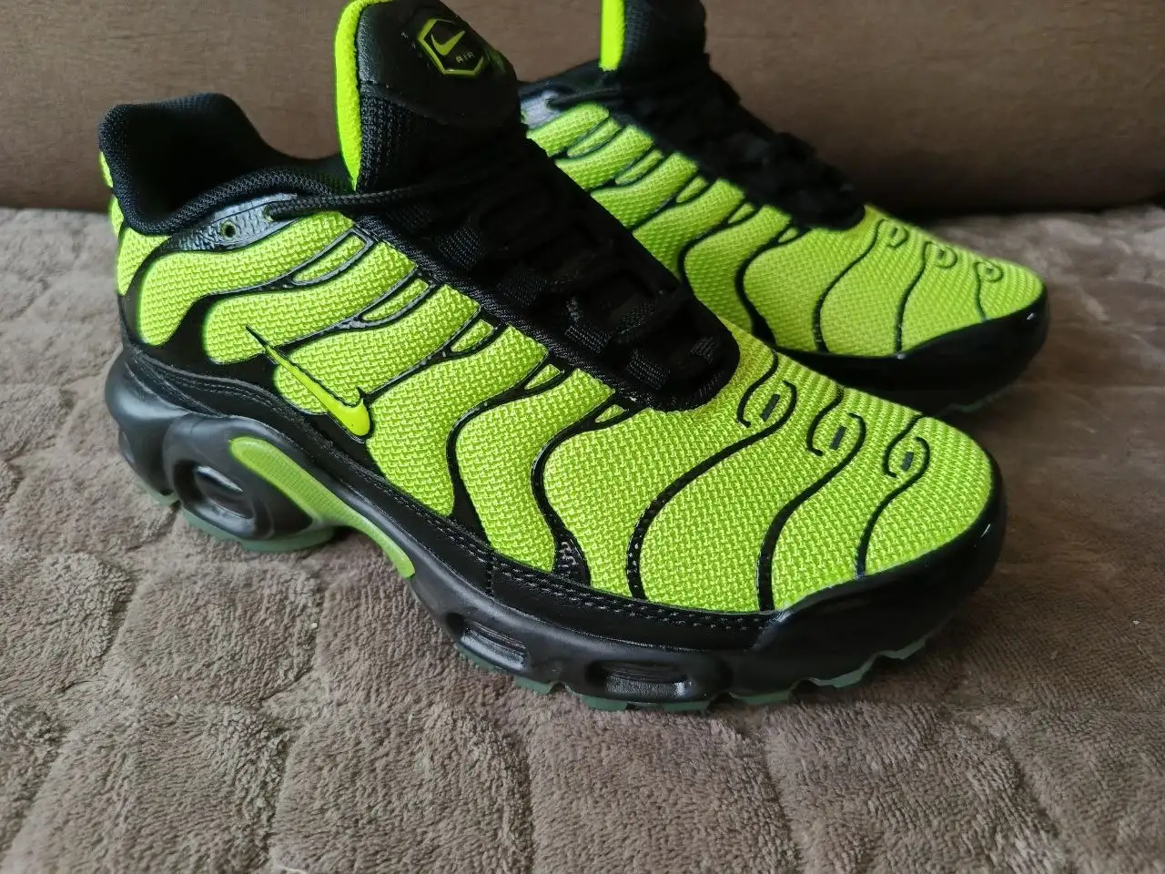 Новые подростковые кроссовки Nike Air Max 37 размера - Обувь (Одежда) в Владивосток