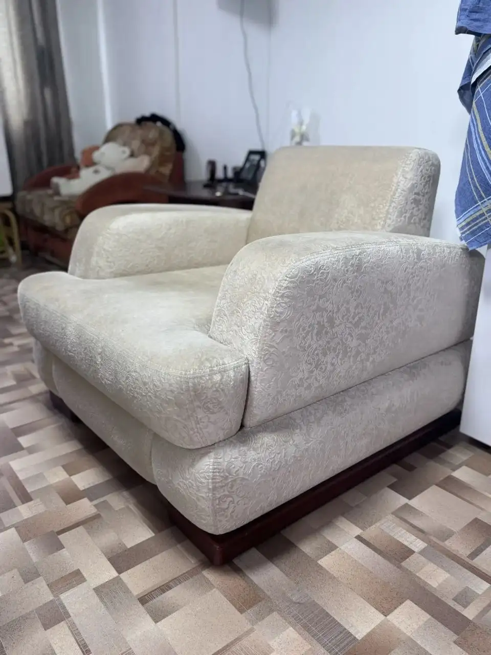 Продам нераскладное кресло - Мебель (Барахолка) в Владивосток