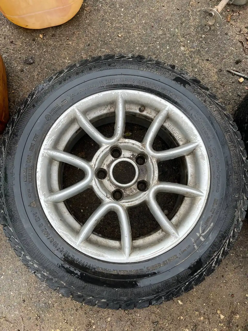 Литые диски с зимней шипованной резиной