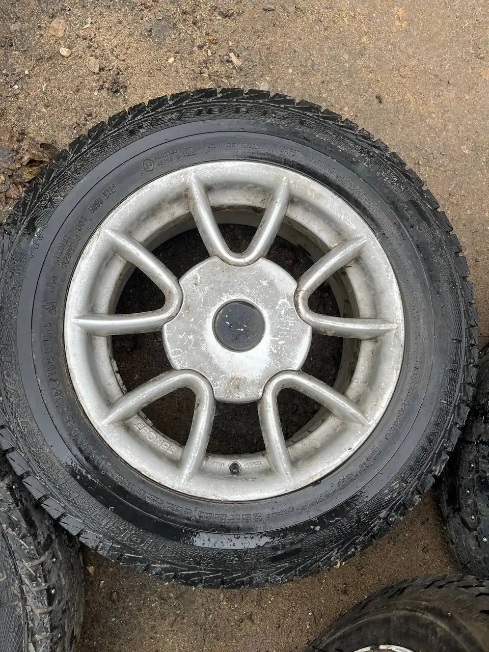 Литые диски с зимней шипованной резиной