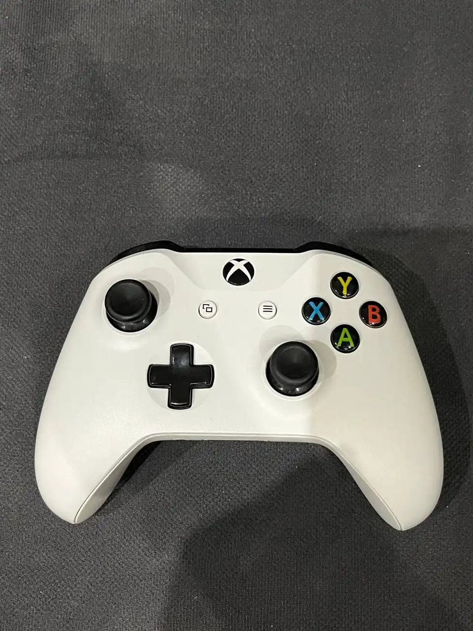 Xbox One S 500GB с игрой The Crew 2 - Игровые консоли (Электроника) в Волгоград