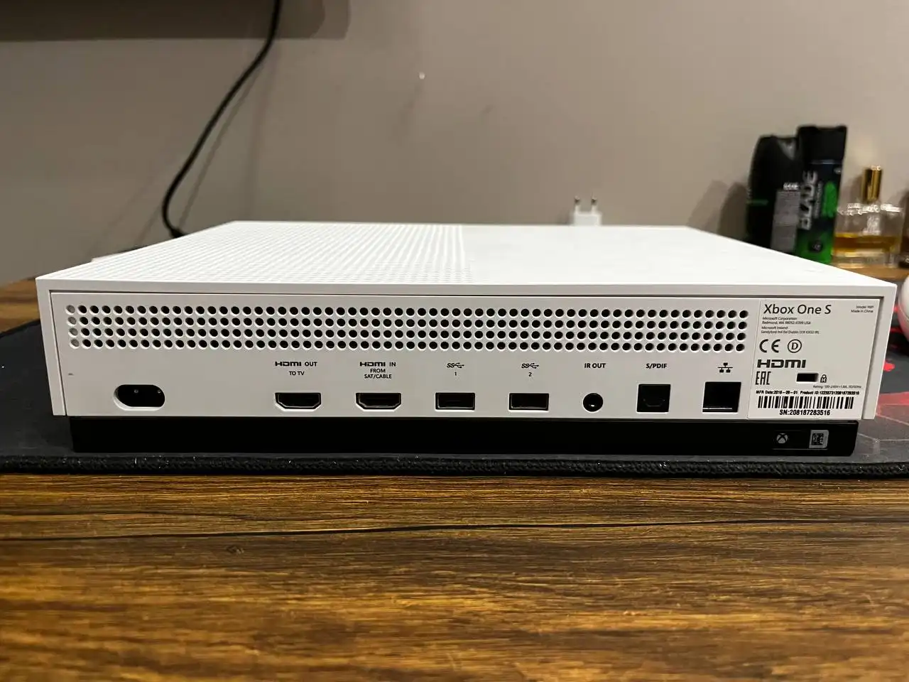 Xbox One S 500GB с игрой The Crew 2 - Игровые консоли (Электроника) в Волгоград