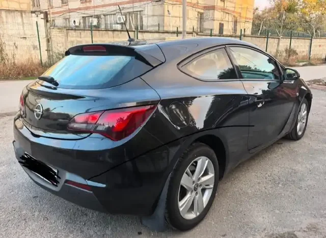 Opel Astra GT 2012 года в отличном состоянии - Легковые автомобили в Волгоград